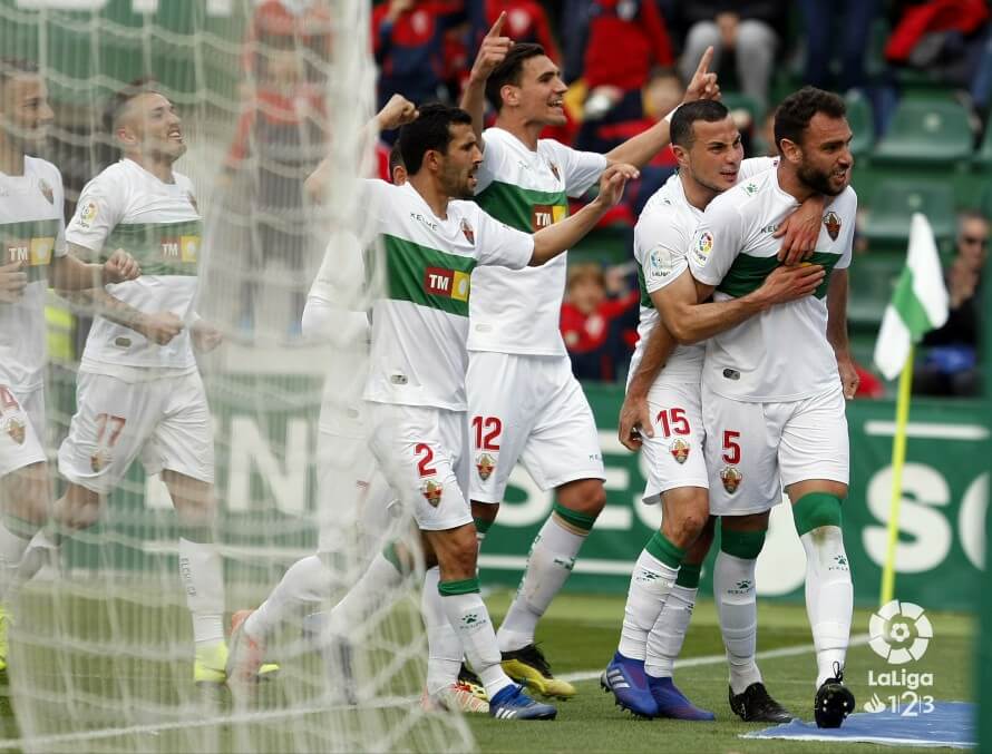 Los jugadores del Elche celebran un gol ante el Alcorcón / LFP